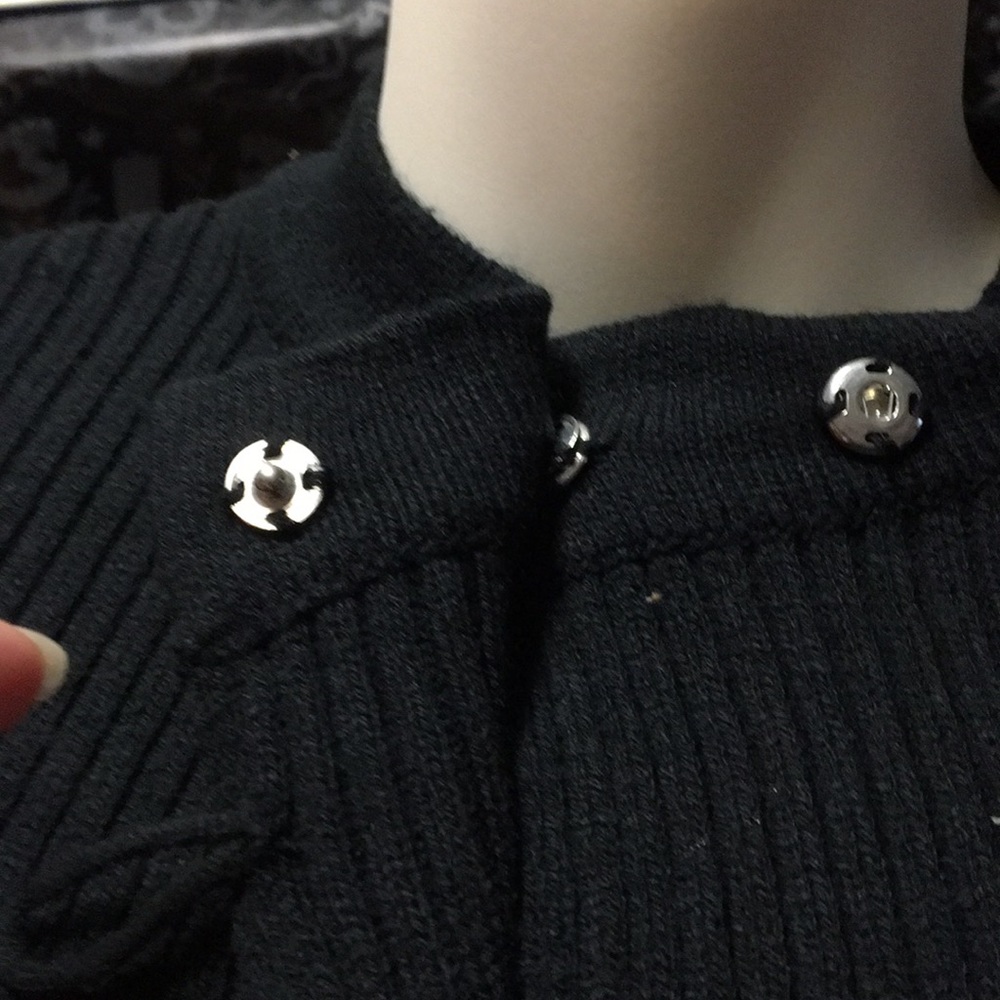 LIV Sweater ๐ - Picture 3 of 5